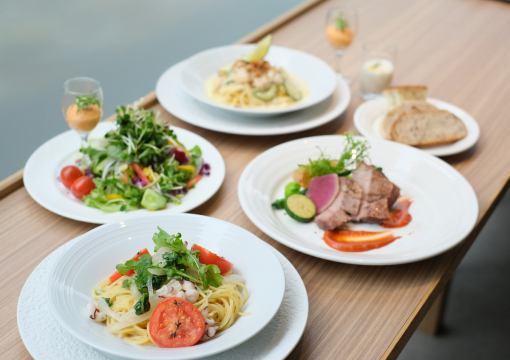 【 土日祝ランチ】選べるメイン料理＋ALLブッフェ〈乾杯スパークリング＆ワインのフリーフロー〉