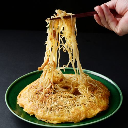 Yakisoba with both noodles and meat and vegetable filling