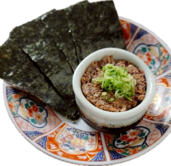 Namero (a type of minced fish dish) eaten wrapped in seaweed.