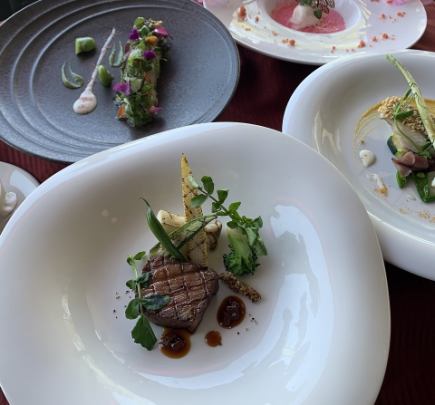 “新年派对套餐C” 开胃菜/肉类和鱼类菜肴……全套套餐 + 100分钟 [畅饮] ◆ 6,700日元（含税）