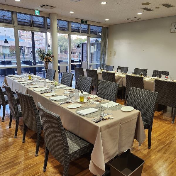 New banquet.It can be used in a variety of situations.It features large windows facing the river.※Dinner reservations available only※