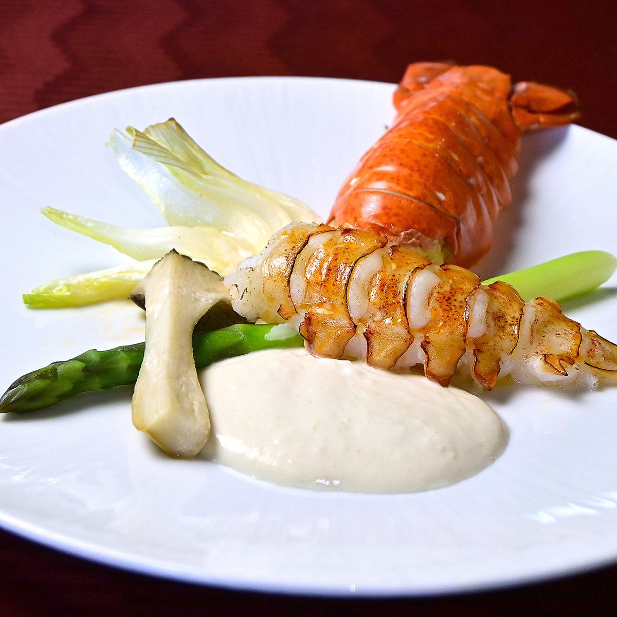 5 minutes walk from Central Station.An excellent Italian restaurant located along the Kotsuki River.