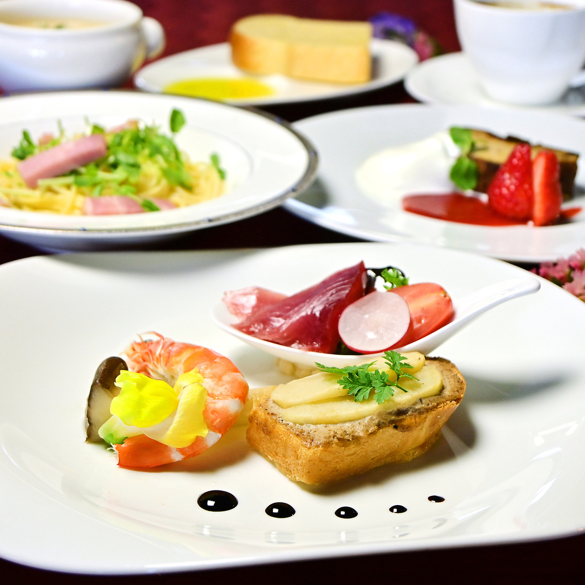 中央駅から徒歩5分。お洒落な空間でこだわりのお料理をどうぞ♪