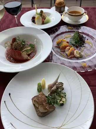 《Year-End/New Year Party Plan A》 Appetizers/Meat & Fish Dishes...Full Course + 100 Minutes [All-You-Can-Drink] ◆ 5700 Yen (Tax Included)