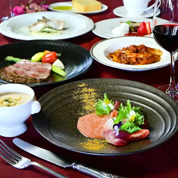 Year-end and New Year party plans now on sale, starting from 5700 yen.