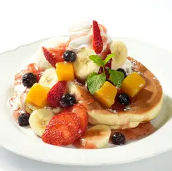 フルーツたっぷりパンケーキ