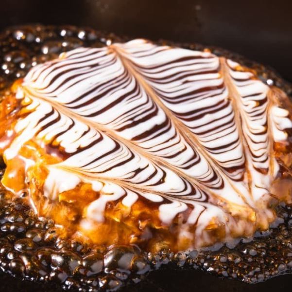 【お好み焼】ソースやマヨネーズをかけて召し上がれ♪