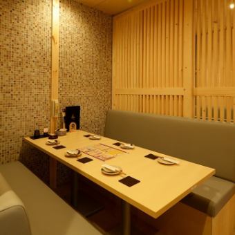 We will prepare seats according to the number of people! It is a calm space where you can feel the warmth of wood!