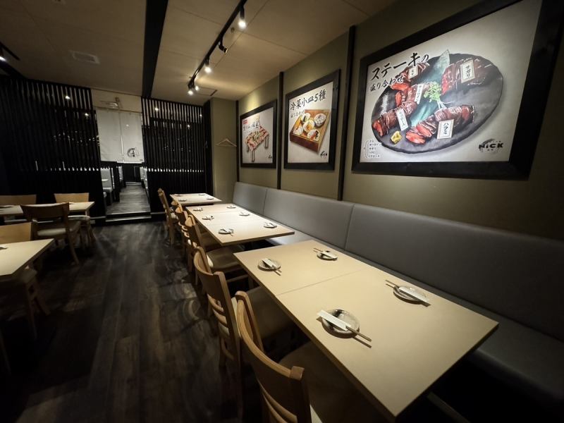 【可容納120人聚會★】店內包廂旁再往裡走，還有適合多人聚餐的座位★擁有2間可容納30人的包廂，連通後可容納60人的包廂◎宴會最大容納人數為120人◎詳情請諮詢店內【四日市/近鐵四日市/包廂/半包廂/全包廂/四日市站約會/四日市站/平日市私人派對