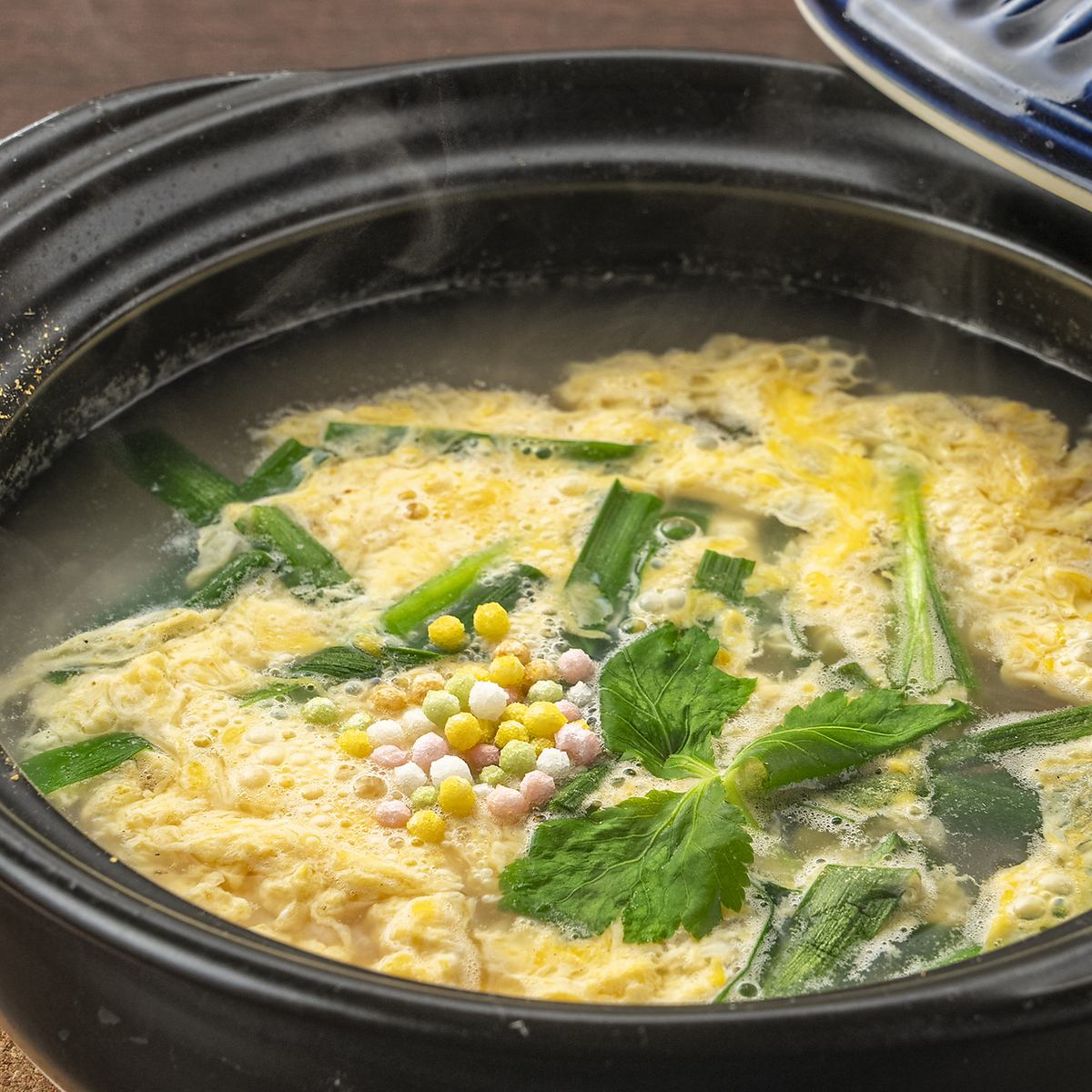 約20種類のトッピングで自分だけのオリジナル雑炊を楽しめる♪