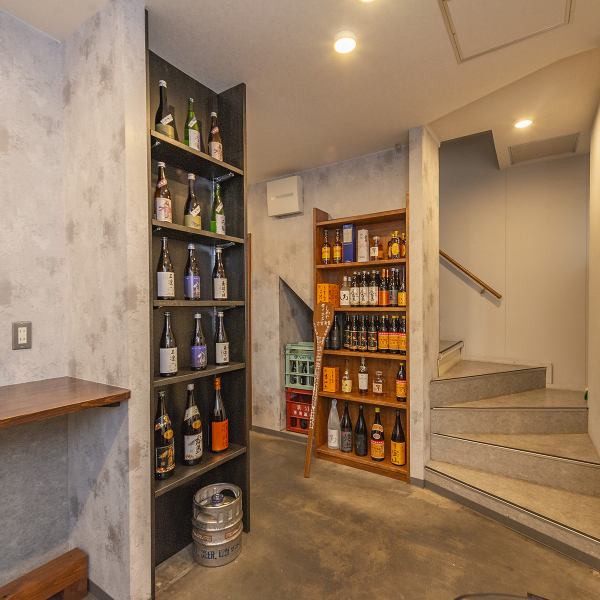 フロア貸切に対応しており、最大12名様までのご宴会が可能です。西鉄久留米駅西口から徒歩17分、JR久留米駅からは徒歩24分と、日吉町エリアの散策を楽しみながらアクセスできる隠れ家的な立地。仲間内だけで気兼ねなく盛り上がりたい夜に最適な空間です。こだわりの逸品を囲み、素敵なひとときを当店でお過ごしください♪