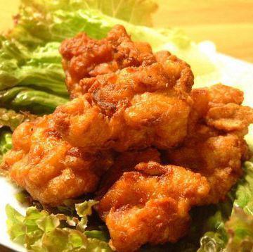 Deep-fried chicken wings and deep-fried chicken