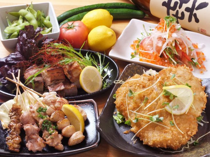 Abundant fresh seafood such as sashimi and tataki using live horse mackerel swimming in a fish tank