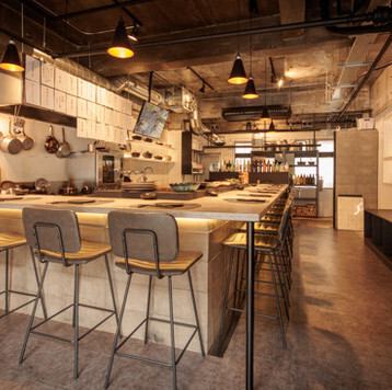 落ち着いたカウンター席