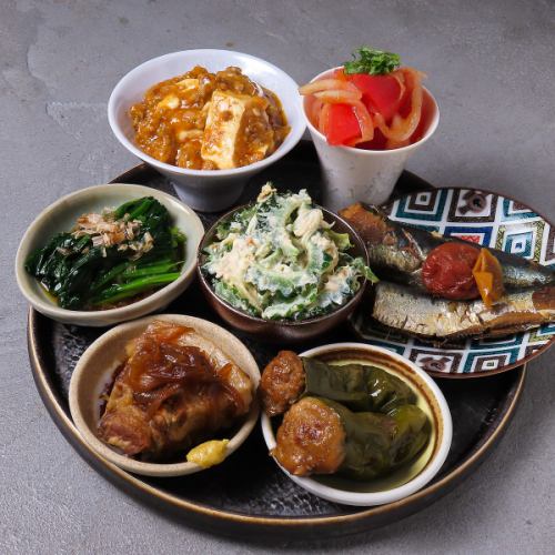 【四季を味わう】料理長厳選!その日一番の美味しいを詰め込んだ、彩り豊かな「おばんざい盛り合わせ」