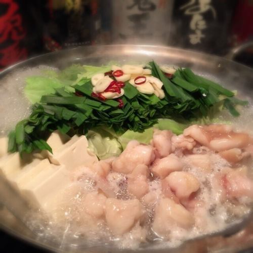 一度食べたら虜！濃厚な旨味の「和牛もつ鍋」