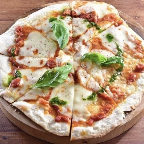 【ピザ】手作りの生地とソースにこだわった当店オリジナルピザ！薄皮なのに具材たっぷりの贅沢なピザです！