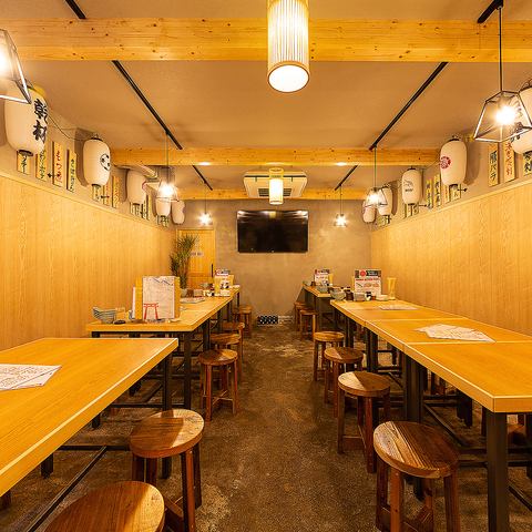 ~Table seats on the 1st floor~A fun space where you can hear the voices of office workers coming home from work, friends, and others having fun drinking parties every day♪