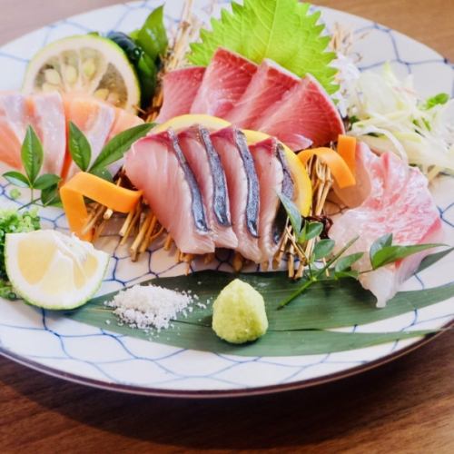 Assorted sashimi (for about 2 people)