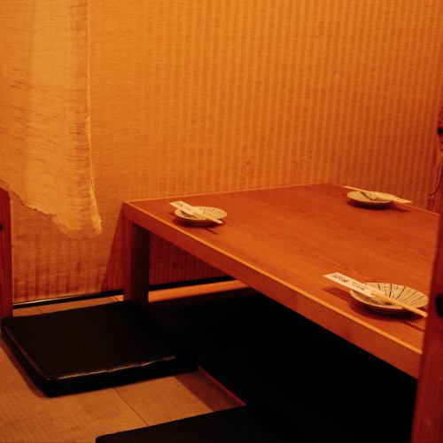 For parties of 4 people or more, you can connect the adjacent semi-private rooms to accommodate up to 14 people!
