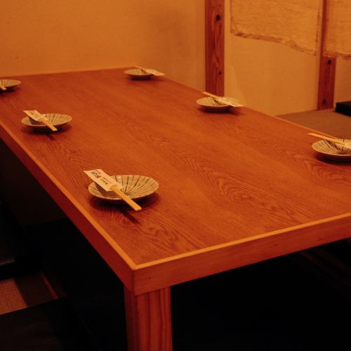 From 6 people, you can connect the adjacent semi-private rooms to accommodate parties of up to 20 people!