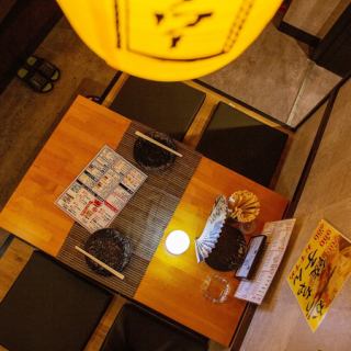 所有座位都是 hori-kotatsu，肉壽司、烤雞肉串和韓國料理的自助餐 2,500 日元起。每天限定3組的特別方案，平日使用也很划算！