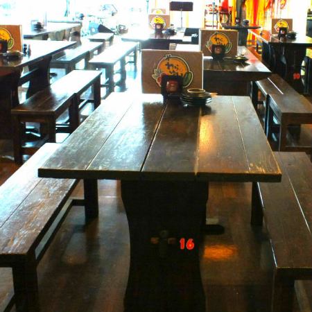 It can be used by groups by connecting tables ♪ Perfect for families and groups ☆ Layout is free when renting a group ♪ (^-^)