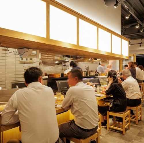 ライブ感溢れるカウンター。