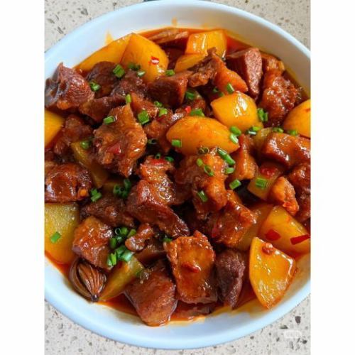 牛肉の四川風辛味煮込み/豚肉の四川風辛味煮込み/牛バラ肉とジャガイモの煮込み/牛肉のサイコロごま炒め