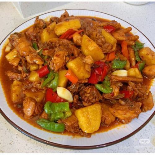 豚スネ肉の甘辛炒め/新疆風 鶏肉とジャガイモのスパイス煮込み/地鶏とキノコの煮込み