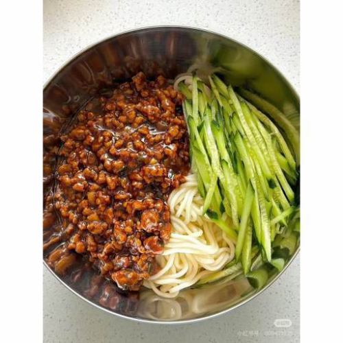 醤油ラーメン/麻婆豆腐刀削麺/濃厚担々麺