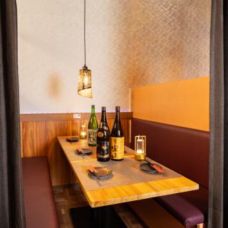 【2名から6名席】ゆったり広々なウッドモダンなテーブルシート会社宴会や飲み会、女子会から合コンまで様々なシチュエーションで使える半個室シート♪