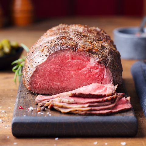 和牛の肉寿司や自家製ローストビーフなど、絶品肉料理が自慢です