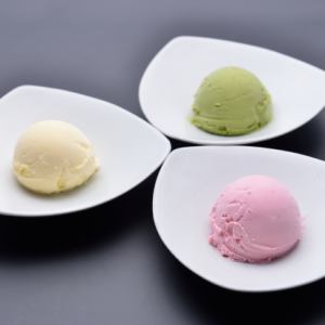 香草冰淇淋 / 抹茶冰淇淋 / 柚子果子露