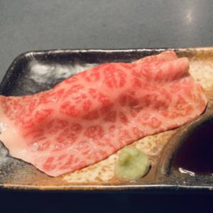 Grilled meat sushi tongue / peach / koune