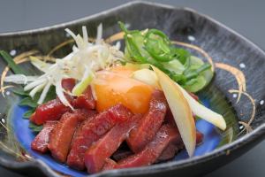 牛レアステーキユッケ