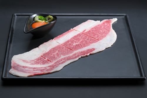 広島名物!牛コウネの炙りユッケ