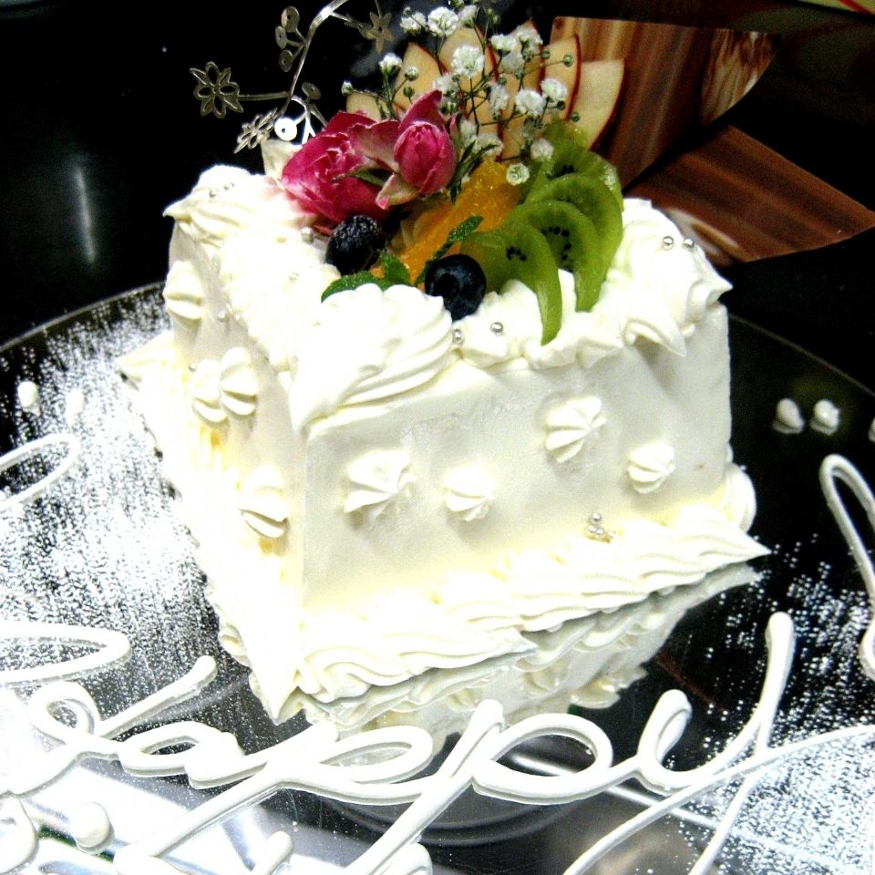 宇品ディナーは当店へ!クーポンでホールケーキプレゼント♪