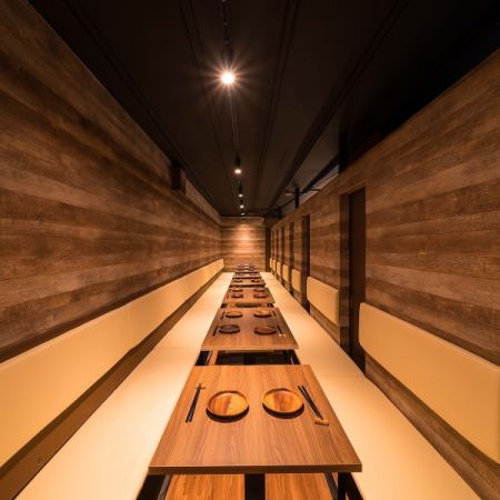 【2～50名様】ご案内可能なテーブル席もご用意ございます！各種ご宴会使いは勿論、お仕事終わりや普段使い、デートに女子会等幅広いシーンでお使いいただけます◎