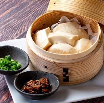セイロ蒸し豆腐　三升漬け添え
