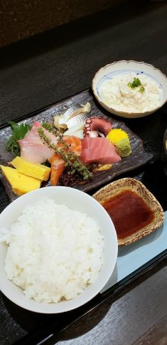 찬코야의 점심 메뉴.인기 사시미 정식.