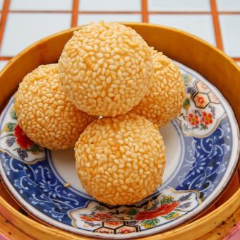 Sesame dumplings (2 pieces)