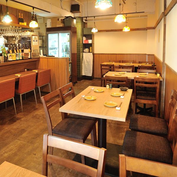 カジュアルな飲み会にオススメ！泉の広場より徒歩２分の好アクセス！カップルシートのカウンター席もご用意ございますので、ご相談ください！初めてのお客様も立ち寄りやすい、明るい雰囲気！ちょっと軽く飲みたい時にも是非◎