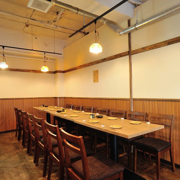 開放感のある空間！カジュアルでワイワイした活気のあるお店。ランチ、昼飲み、女子会、デート、仕事帰りのサク飲みなどもどんな場面でも使いやすいお店です。ご宴会の貸切や、団体様のご相談も受け付けております！お気軽にご相談を★
