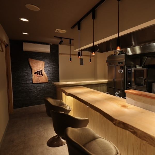 Discerning Japanese space.The counter seats, where you can enjoy conversations with the friendly chef and staff, are popular for dates and singles.Please enjoy our recommended sake when you want to have a quick drink on your way home from work.