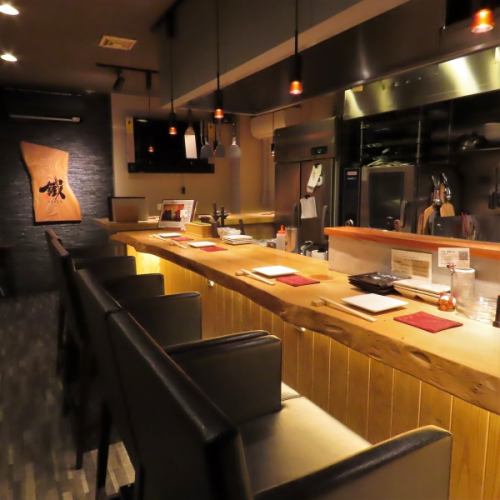 4-person counter seating. Live cooking scenes.