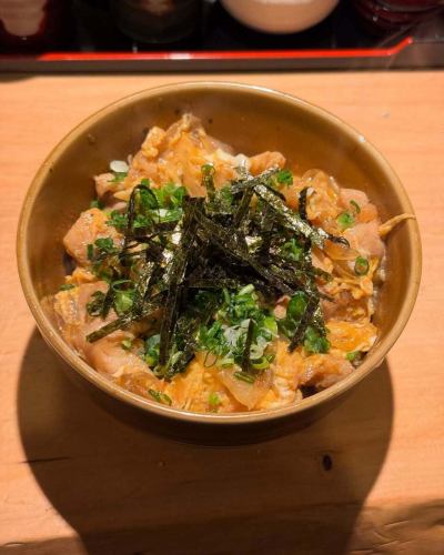 .
鉄板 地鶏 鐵~TETSU~
.
▷▶︎親子丼

鶏だしが効いた絶品の親子丼！
実はリピート様多い商品です🩷
並盛・大盛と選べます( *˙ω˙*)و

毎日18時からOPENしてます。
御来店お待ちしております☺️🙏

 #鉄板地鶏  #居酒屋  #鐵
 #愛媛県  #松山市  #二番町
 #焼き鳥  #鉄板料理  #一品料理
 #愛媛グルメ  #愛媛居酒屋
 #松山グルメ  #松山居酒屋 
 #個室完備居酒屋  #全席喫煙可
 #送別会 #歓迎会 #飲み会
 #焼き鳥屋の親子丼 #親子丼