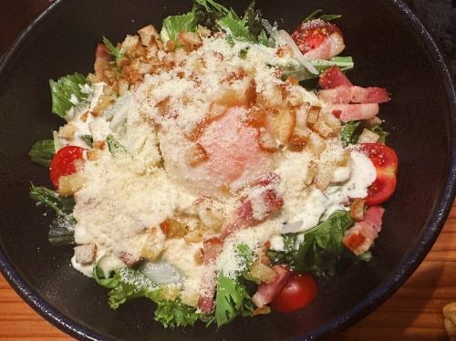 .
철판 토종닭 鐵~TETSU~
.
▷▶ 일품 시저 샐러드

수제 베이컨과 쿨턴에서
부드러운 맛! 🤤🥗

그 외, 초레기 샐러드, 돼지 샤브 샐러드
치리 멘과 무수 미즈나 샐러드도 준비 🥗

매일 18시부터 OPEN하고 있습니다.
내점 기다리고 있습니다 ☺️🙏

#철판지닭 #이자카야 #철
#에히메현 #마츠야마시 #니반초
#야키토리 #철판요리 #일품요리
#마츠야마맛집 #마츠야마이자카야
#에히메맛집 #에히메이자카야
#샐러드 #시저 샐러드
#공유에 최적입니다 🥗✨
