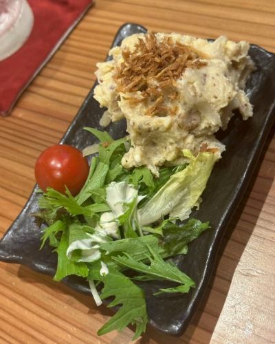 .
철판 토종닭 鐵~TETSU~
.
▷▶︎포테사라 멸치소스 🥗
멸치의 악센트가 버릇이된다! 👏
오픈부터 계속 호평의 일품😊💯

매일 18시부터 OPEN하고 있습니다.
내점 기다리고 있습니다 ☺️🙏

#철판지닭 #이자카야 #철
#에히메현 #마츠야마시 #니반초
#야키토리 #철판요리 #일품요리
#에히메맛집 #에히메이자카야
#마츠야마맛집 #마츠야마이자카야
#개인실완비이자카야 #전석흡연 가능
#포테사라 #포테사라 멸치소스