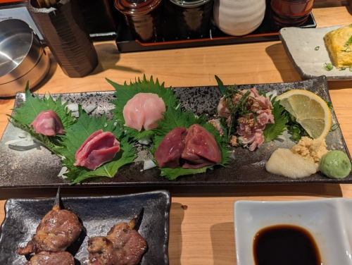 .
Teppan Local Chicken Tetsu~TETSU~
.
▷▶Assorted freshly slaughtered chicken sashimi

We are particular about freshness 🫡‼️
The chicken sashimi menu is also substantial,
Please enjoy it in your favorite part!

⚠️About the Chicken Sashimi Menu⚠️
Because the market is closed on Thursdays
It's difficult to serve chicken sashimi🙇‍♀️
Please ask a staff member for details.

We are open every day from 6pm.
We look forward to your visit ☺️🙏

#Teppan Chicken #Izakaya #Tetsu
#Ehime Prefecture #Matsuyama City #Nibancho
#Yakitori #Teppan cuisine #A la carte dishes
#Ehime Gourmet #Ehime Izakaya
#Matsuyama Gourmet #Matsuyama Izakaya
#Izakaya with private rooms #Smoking allowed at all seats
#Year-end #Year-end party #New Year's party #Drinking party
#Chicken sashimi #Assorted chicken sashimi
#I want to connect with people who like chicken sashimi